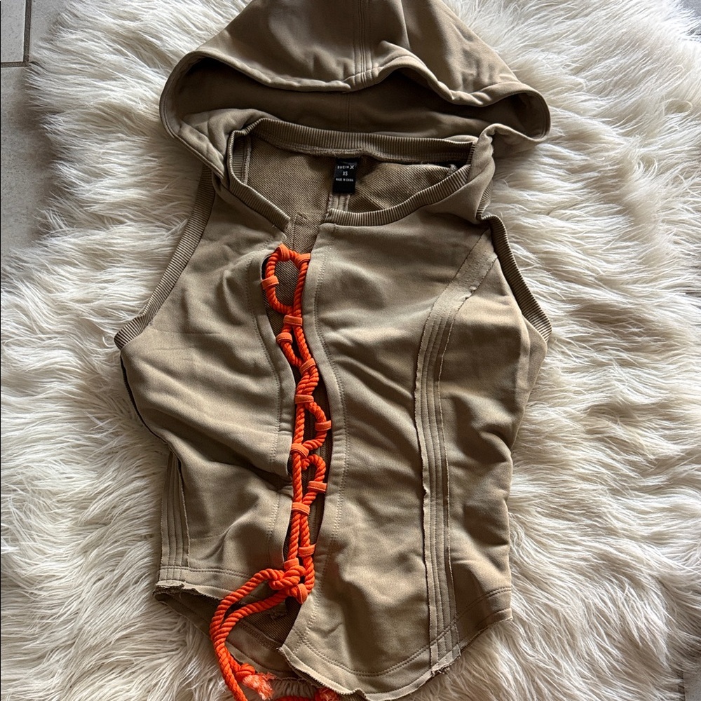 🧡TAN HOODED TANK WITH ROPE DETAIL🧡 - Picture 1 of 5